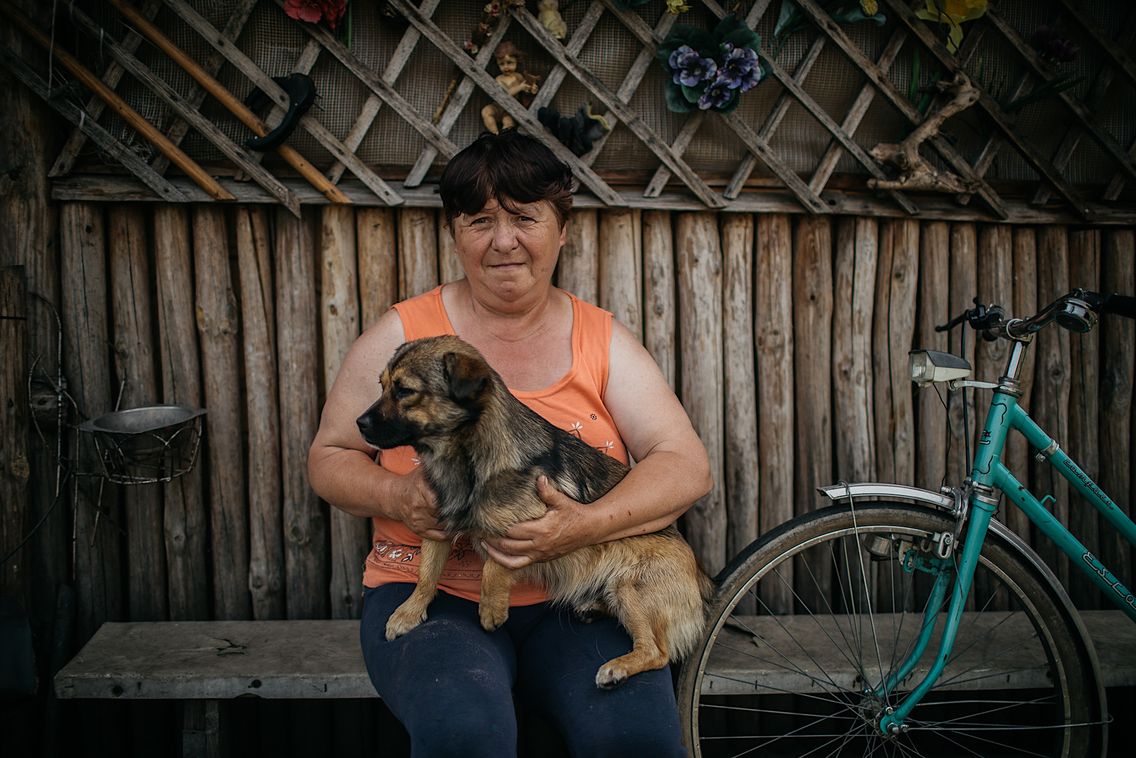 Jedna z nielicznych mieszkanek, która została w swojej puszczańskiej wsi.