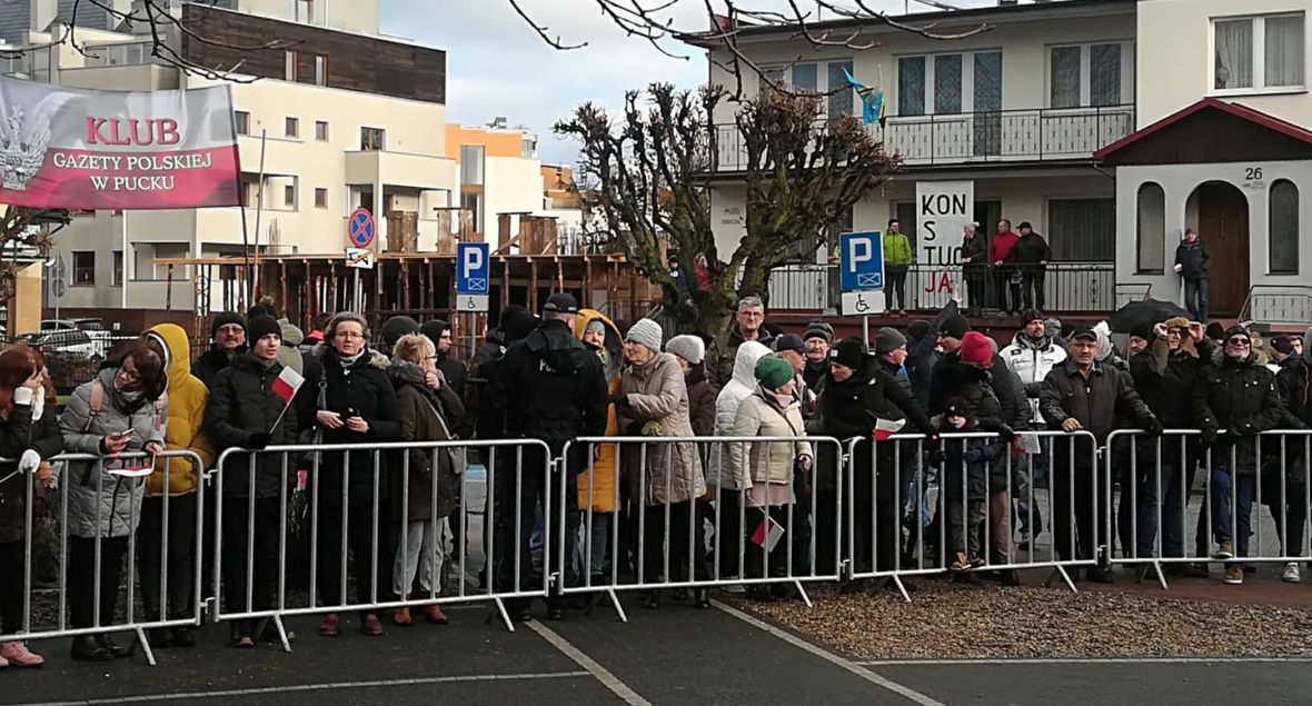 W mieście niewiele się dzieje. Toteż o małej &quot;zadymie&quot; pomiędzy klubami &quot;Gazety Polskiej&quot; i KOD (z okazji 100 rocznicy zaśłubin Polski z morzem) rozmawiało się jeszcze przez kilka dni