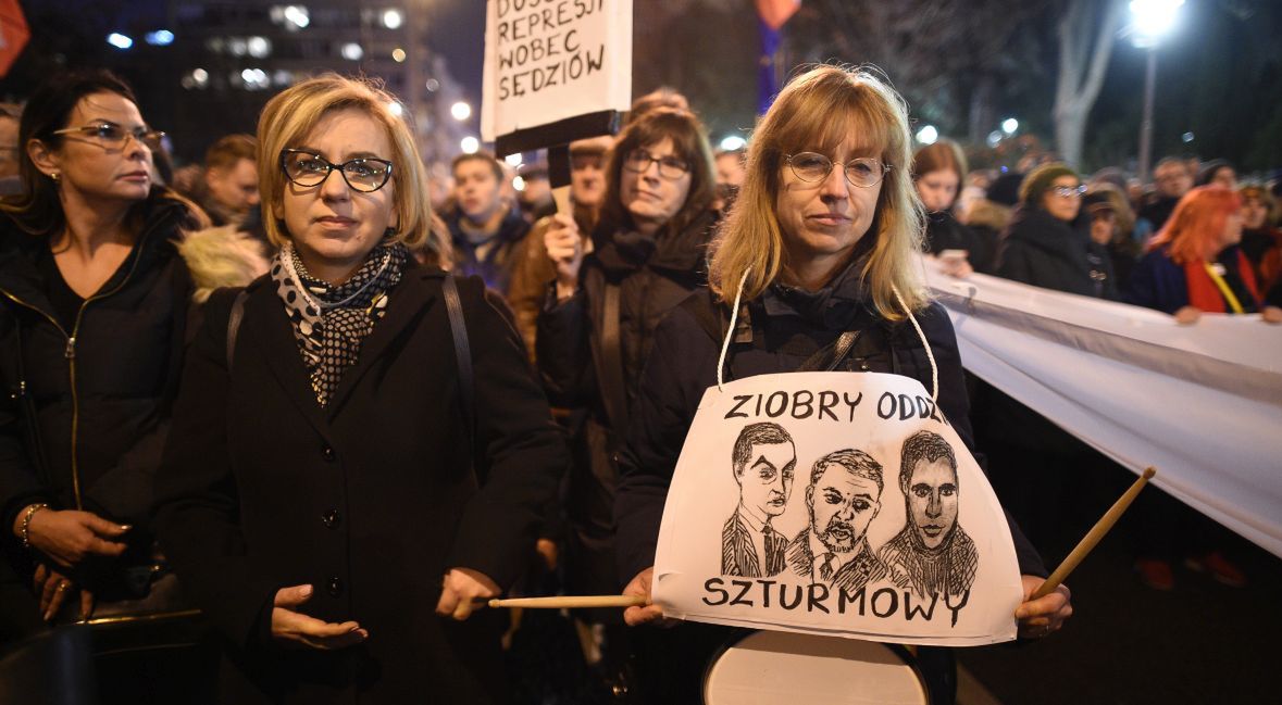 Demonstracja przed Sejmem w obronie sądownictwa. Grudzień 2019 roku.
