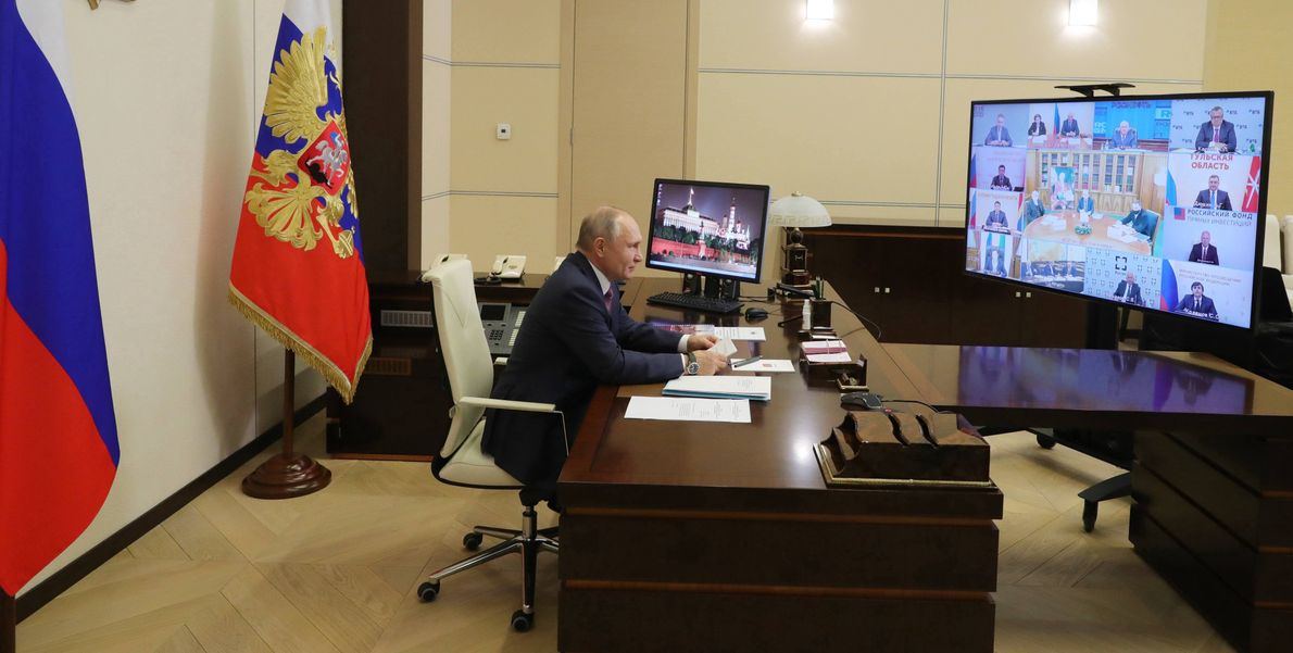 Władimir Putin podczas wideokonferencji z Zarządem Powierniczym moskiewskiego Uniwersytetu Łomonosowa
