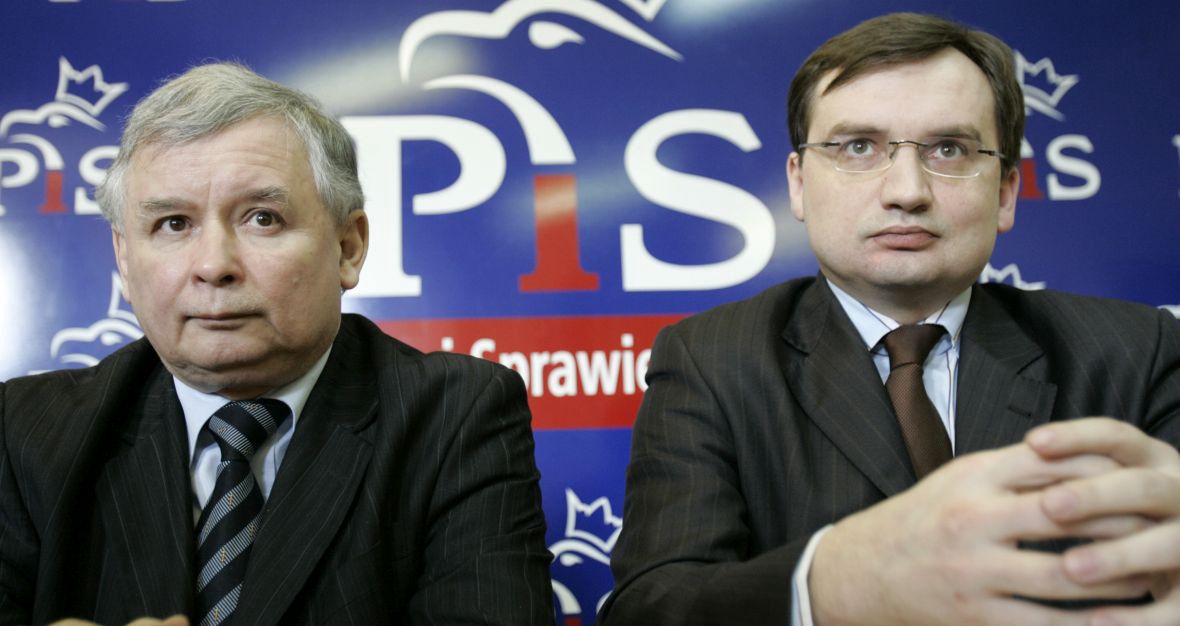 Konferencja prasowa Jarosława Kaczyńskiego i Zbigniewa Ziobro w Krakowie. Prezes PiS odwiedził miasto przed wyborami samorządowymi. 27 lutego 2006 roku