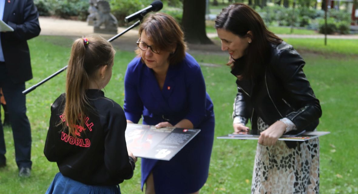 Magdalena Pawlak (z lewej) i Marta Rowicka w czasie jednego ze spotkań z podopiecznymi fundacji