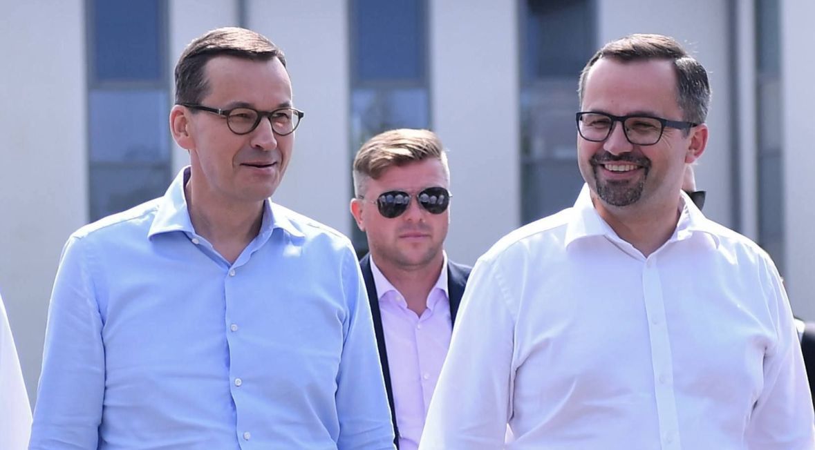 Mateusz Morawiecki i Marcin Horała podczas Pikniku Rodzinnego DobryCzasPL. Stężyca, lipiec 2019 roku