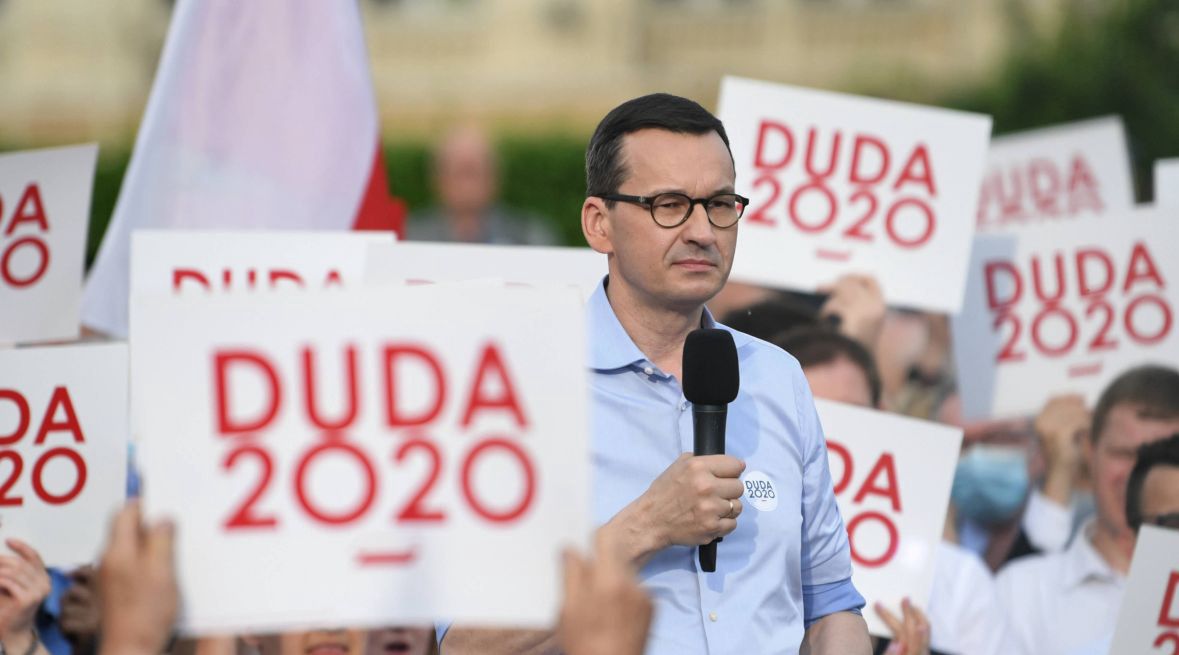 Mateusz Morawiecki na wiecu wyborczym Andrzeja Dudy. Latem premier ogłaszał, że wirus jest w odwrocie