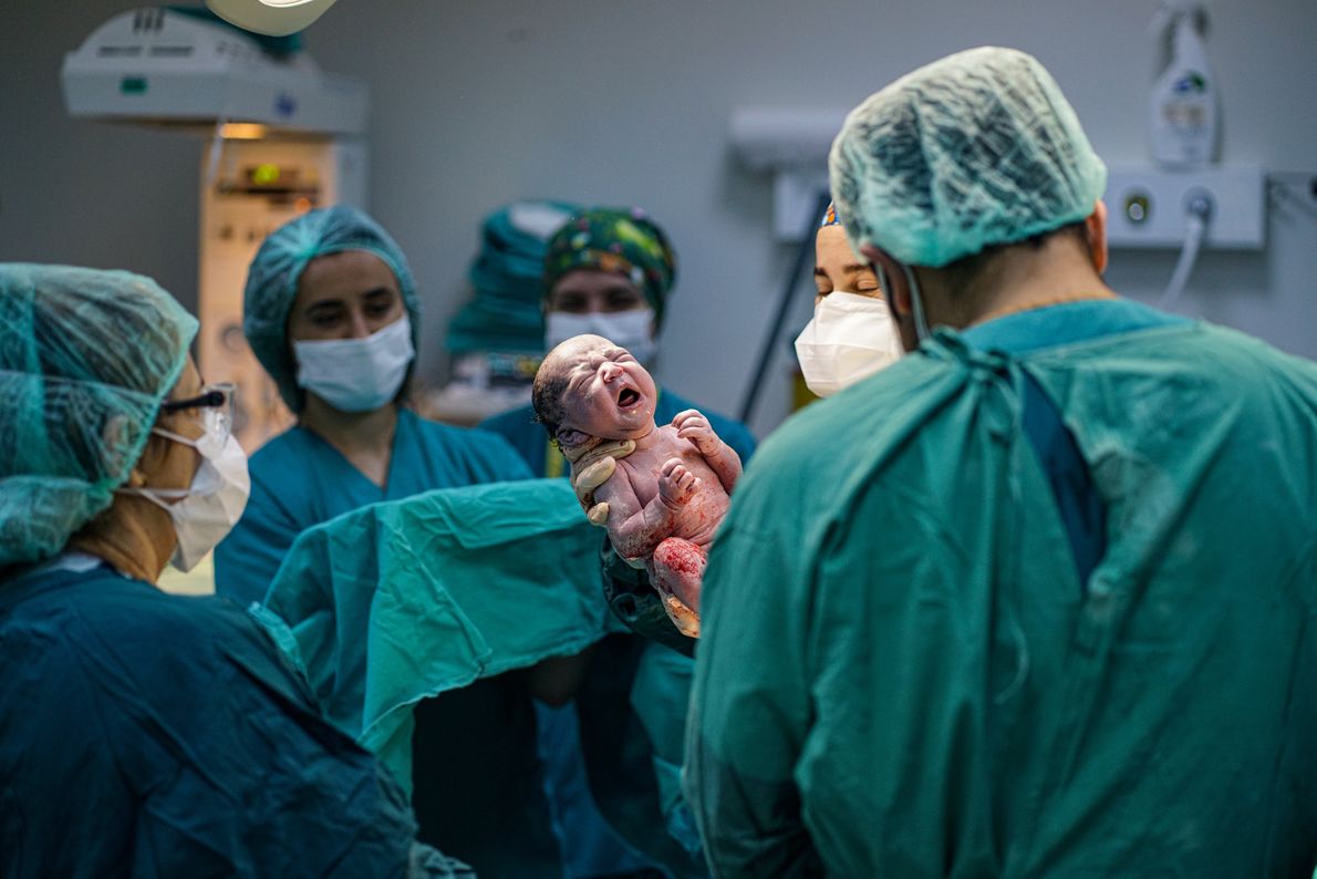 Nowonarodzone zdrowe dziecko w szpitalu w Stambule. To marzenie każdego rodzica. Niestety ciężarne kobiety, u których wykryto nieuleczalne wady płodu, stają przed dramatycznym wyborem. W Polsce został on właśnie ograniczony