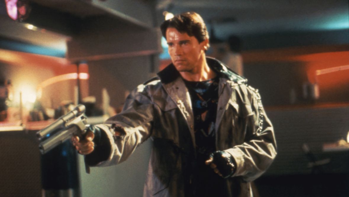 Rok 1984. Arnold Schwarzenegger w &quot;Terminatorze&quot;. Grany przez niego bohater wypowiada słowa: I’ll be back (wrócę), które zostaną zaliczone do najsłynniejszych cytatów filmowych