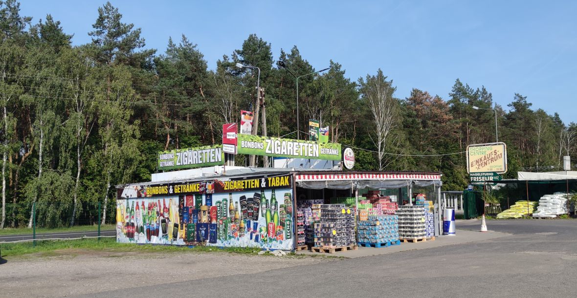 Tanie papierosy i alkohol - mijają lata, a to ten towar pozostaje numerem jeden na pogranicznych bazarach