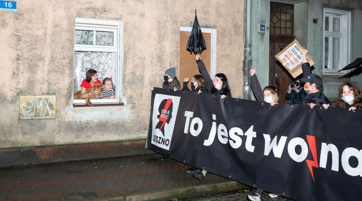 Protest przeciwko zaostrzeniu prawa aborcyjnego w Lesznie. 30 października 2020 roku