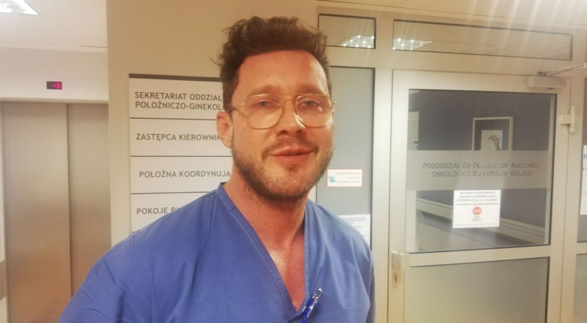 Dr Maciej Socha: - To ja operuję pacjentki z rakami i to ja jestem tym gejem, który &quot;odbiera Polakom dzieci&quot;, czyli przyjmuje je na świat. Nie zamierzam być lekarzem niewidzialnym